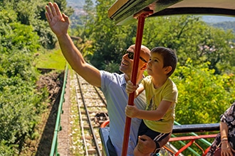 Funicolare di Montecatini con i bambini, Gigio e Gigia