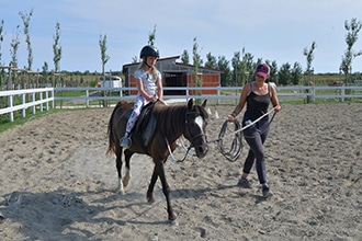 Chalet isaholidays, villaggio Barricata, a cavallo