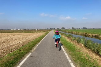 Ciclabile del Naviglio di Bereguardo con bambini