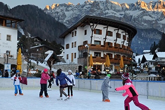 Val Gardena in inverno con i bambini, pista di pattinaggio