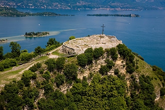 Trekking sul Lago di Garda con i bambini, alla Rocca di Manerba