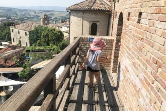 Camminamento di ronda Gradara con bambini