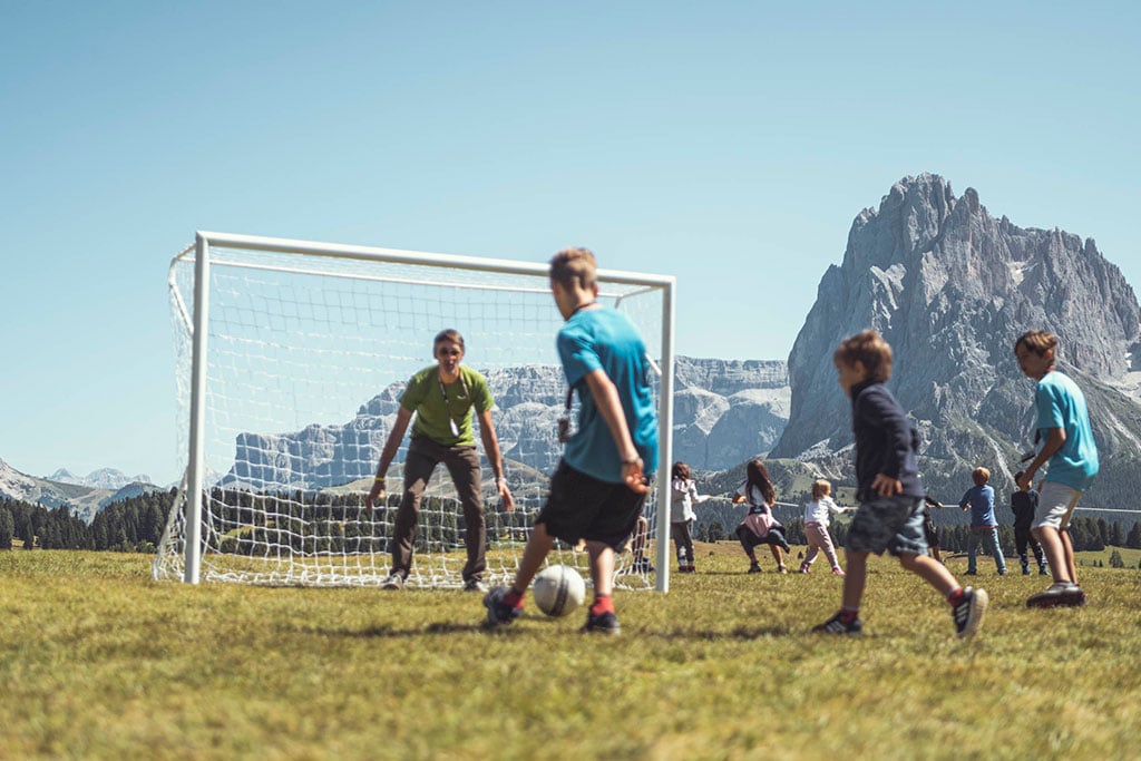 Cavallino Bianco Family & Spa Ortisei family hotel in Alto Adige, giochi in quota organizzati dall'hotel