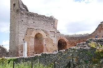 Appia Antica in bici con i bambini, i resti dell'antica Roma