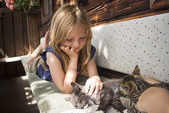 Fattorie del Tirolo con bambini, accarezzare gli animali