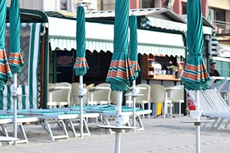 Alassio, ombrelloni in spiaggia