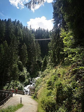 Val di Rabbi, Ponte sospeso