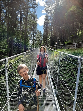 Val di Rabbi, Ponte sospeso con i bambini