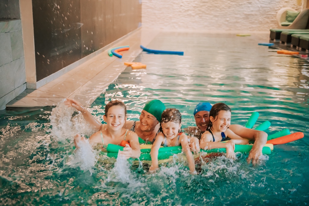 Family Hotel Serena ad Andalo per bambini, piscina interna con Bambini