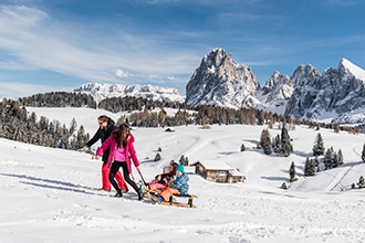 Inverno al Cavallino Bianco di Ortisei, discese in slittino