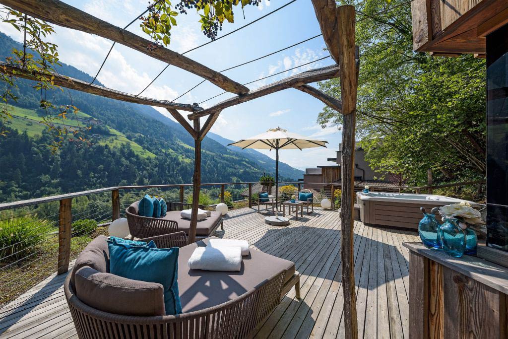Quellenhof Luxury Resort per bambini vicino Merano, chalet bosco