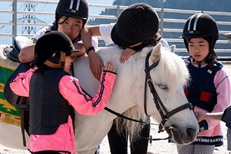 Summer Camp Les Elfes in Svizzera, equitazione