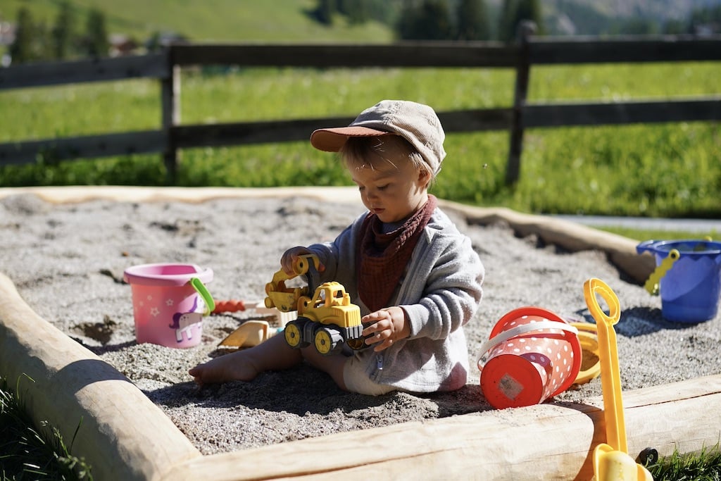 Sabbiera per bambini in giardino