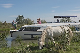 Vacanze in barca per famiglie: la Camargue in houseboat