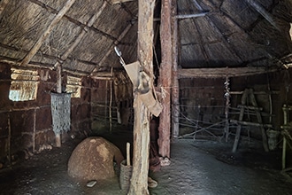 Archeodromo di Belverde, l'interno delle capanne