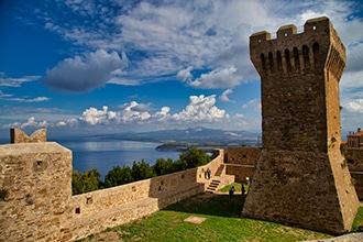 Torre di Populonia e vista golfo