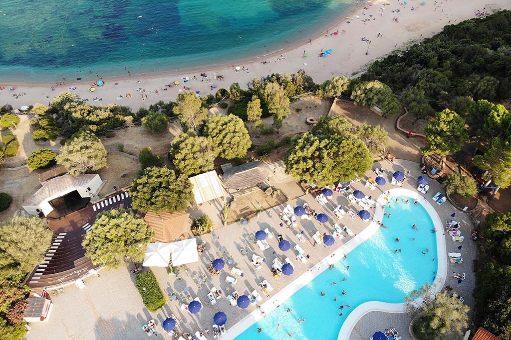 Club Esse Palmasera villaggio per bambini in Sardegna, vista piscina e spiaggia