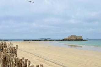 La spiaggia di Saint-Malo e Isola del Grand Bé