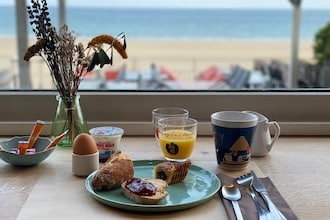 Colazione all'Hotel Les Charmettes vista mare