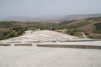 Ponte d'autunno in Sicilia: il Cretto di Burri a Gibellina