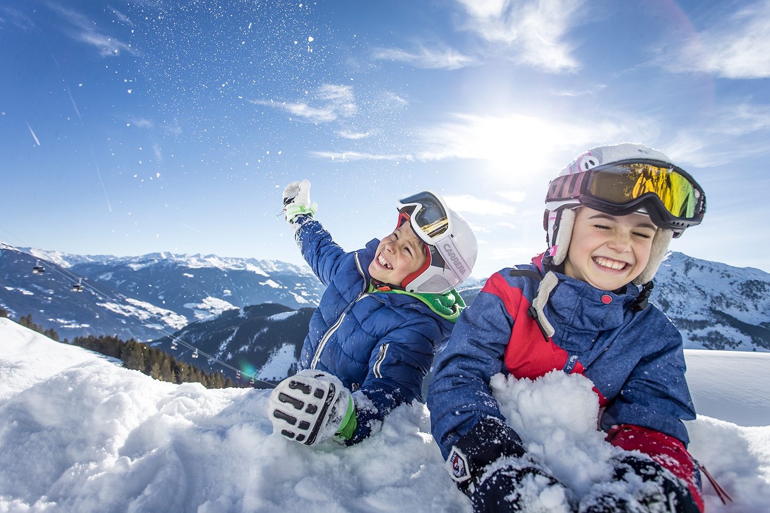 Valle Zillertal in inverno, bambini sulla neve