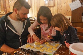 Laboratorio di biscotti alla Fattoria Didattica Broch