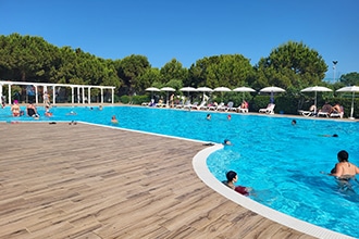 Piscina del Pineto Beach Village