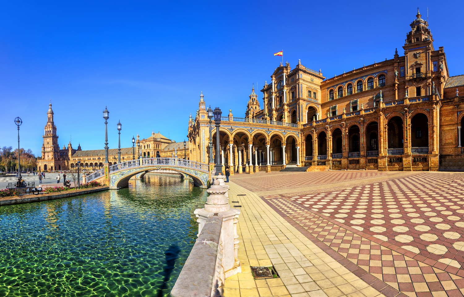 iStock-plaza-di-spagna-siviglia-963167474-credit-maylat