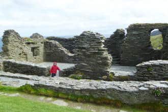 Castello di Tintagel con bambini