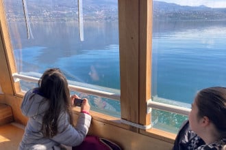 Isolino Virginia con bambini