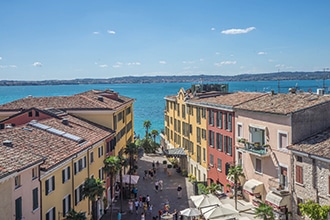 Vista della cittadina di Sirmione