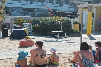 Bellaria, settimana dei bambini, animazione in spiaggia, acrobata