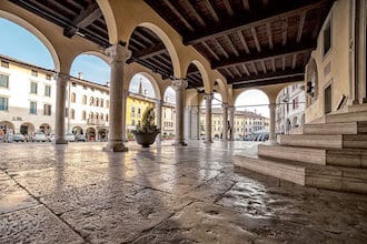 Le Città del Miele Sacile Piazza-del-Popolo-portico-esterno_crediti_MOCOCÓ Montefusco Colla Comunicazione