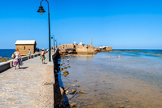 Fortezza di San Sebastian e spiaggia La Caletta