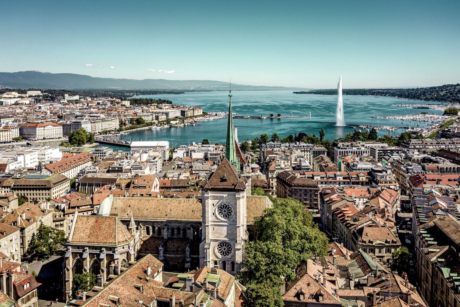 Vista della città di Ginevra e del suo lago