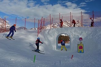 Cortina con i bambini d'inverno, Play Park Pocol