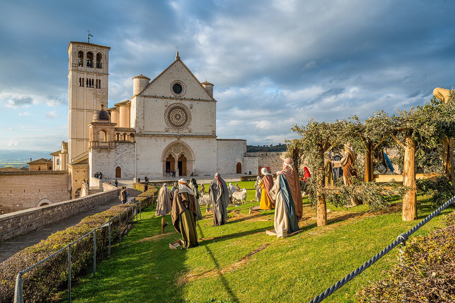 Assisi a Natale, presepe davanti la Basilica di San Francesco