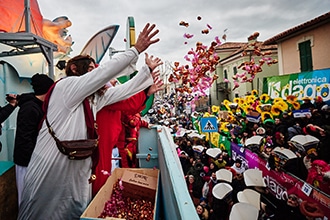 Carnevale di Fano, getto di dolci