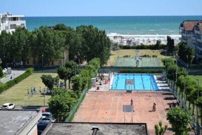 Villaggio San Pellegrino a Misano Adriatico, panoramica esterna campi sportivi e piscina