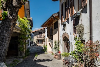 Vho, uno dei Borghi più belli d'Italia dove si svolge uno storico Carnevale