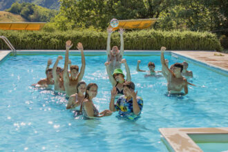 Angloville camp junior piscina