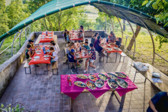 Angloville camp italy kids pranzo all'aperto
