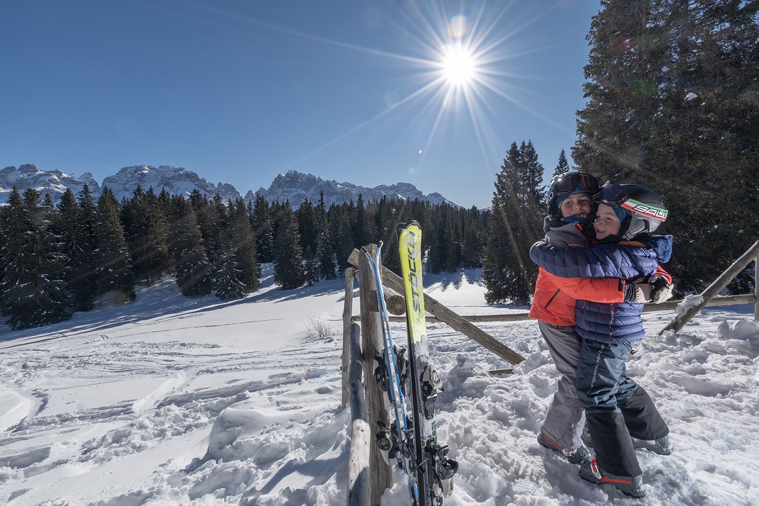 Skiarea Campiglio Dolomiti, bimbi piccoli sugli sci