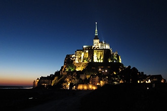 Mont Saint Michel di notte