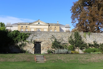 Oxford_Alice-door-by-Eleanor-Sanger_By-permission-of-the-Governing-Body-Christ-Church-Oxford