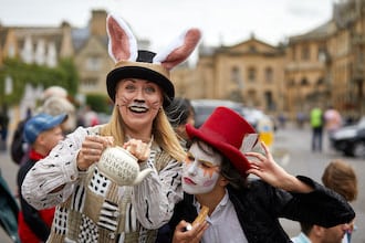 Oxford_Alice'sday_cappellaiomatto_phTheStoryMuseum.jpg