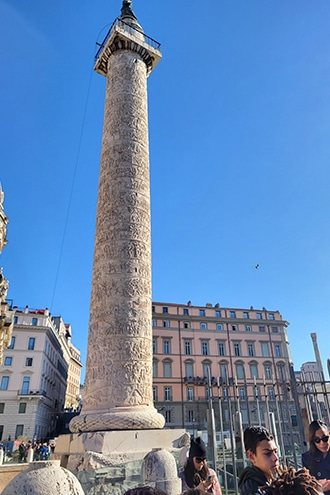 Fori Imperiali, Colonna Traiana