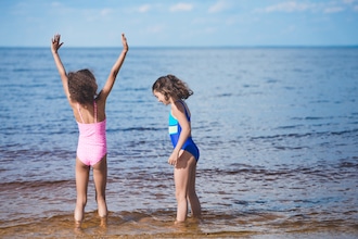 spiaggia_bambine_phDepositphotos