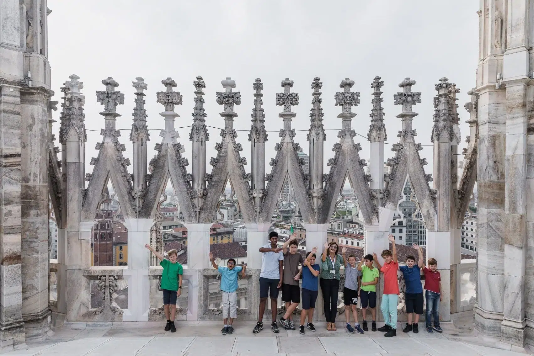 Bambini in visita alle guglie del Duomo di Milano