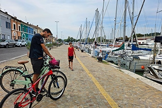 Il porto di Pesaro in bici con i bambini